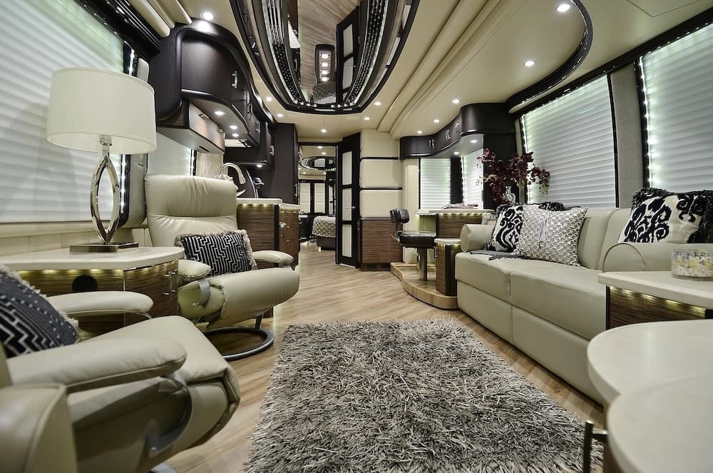 2015 Prevost Liberty Elegant Lady H3-45 Motorhome - Image 13
