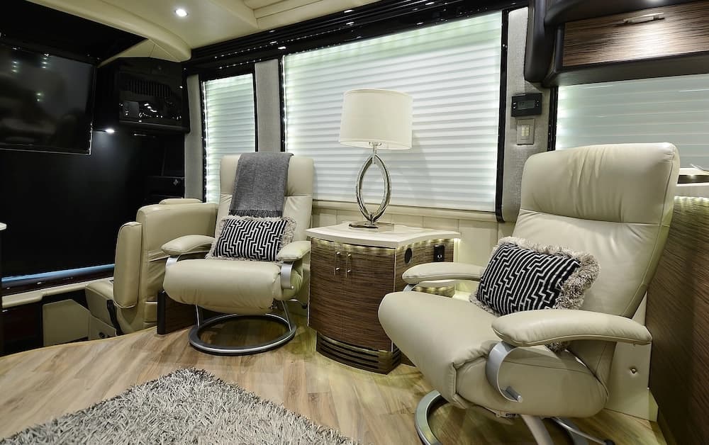 2015 Prevost Liberty Elegant Lady H3-45 Motorhome - Image 14