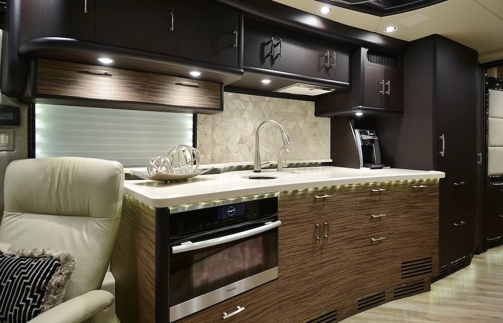 2015 Prevost Liberty Elegant Lady H3-45 Motorhome - Image 15