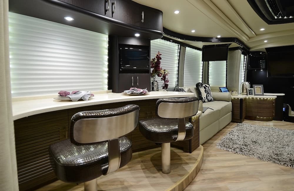 2015 Prevost Liberty Elegant Lady H3-45 Motorhome - Image 17