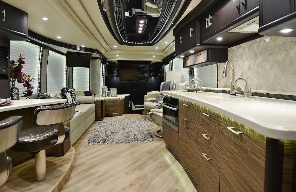 2015 Prevost Liberty Elegant Lady H3-45 Motorhome - Image 18