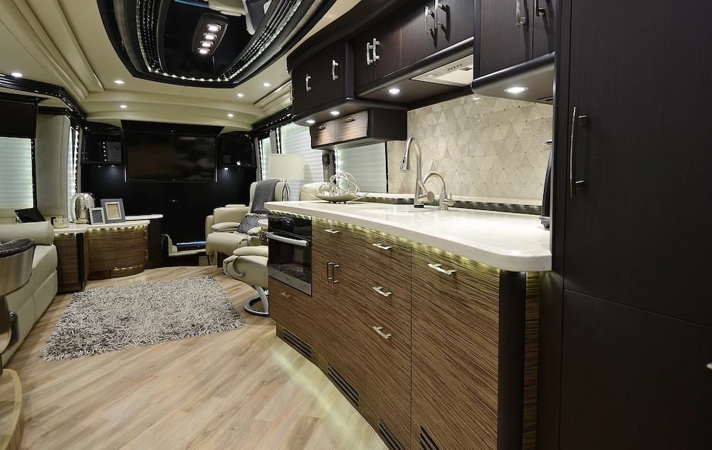 2015 Prevost Liberty Elegant Lady H3-45 Motorhome - Image 19
