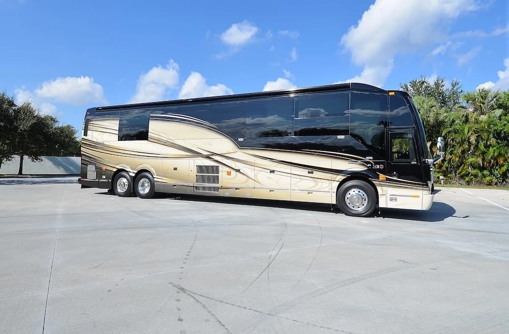 2015 Prevost Liberty Elegant Lady H3-45 Motorhome - Image 3