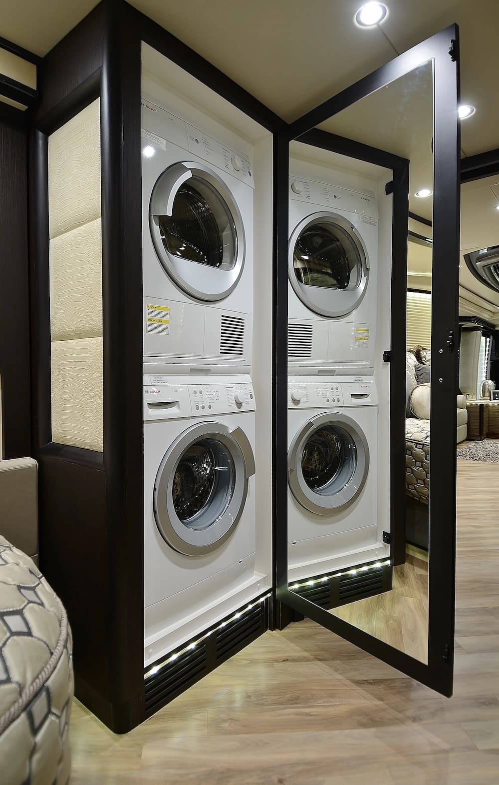 2015 Prevost Liberty Elegant Lady H3-45 Motorhome - Image 22