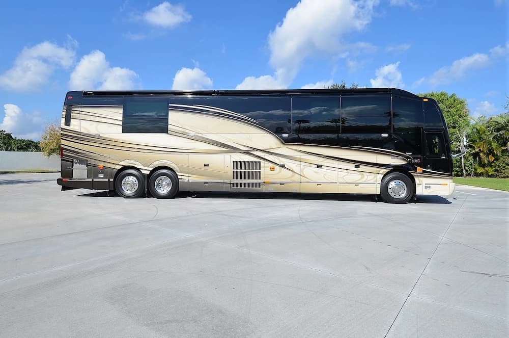 2015 Prevost Liberty Elegant Lady H3-45 Motorhome - Image 4