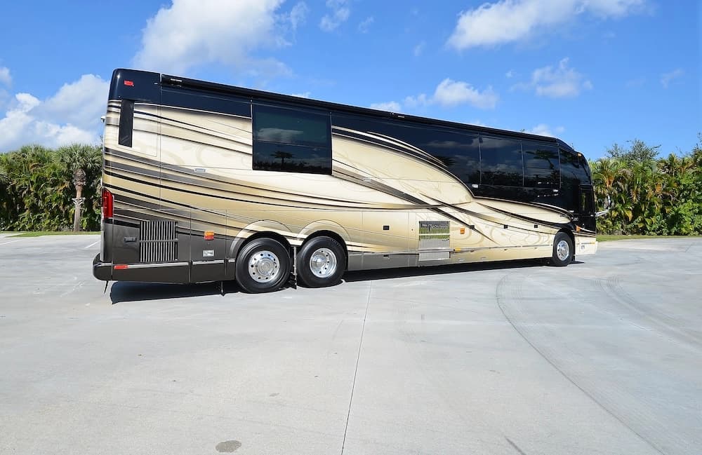 2015 Prevost Liberty Elegant Lady H3-45 Motorhome - Image 5