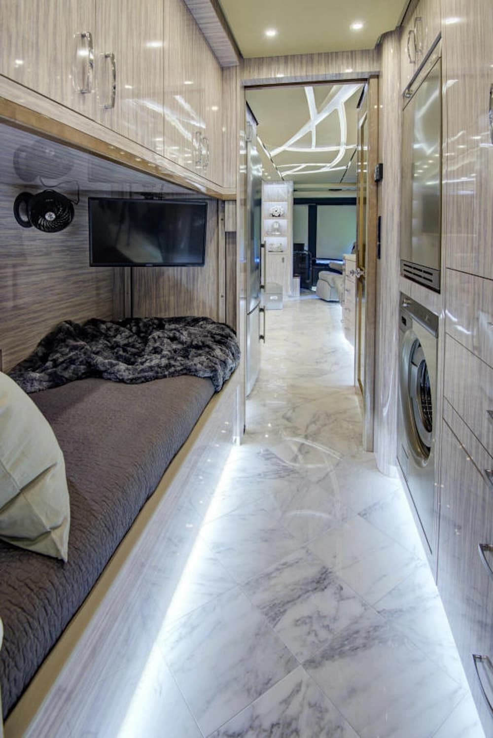 2022 Prevost Star X3 Motorhome - Image 15