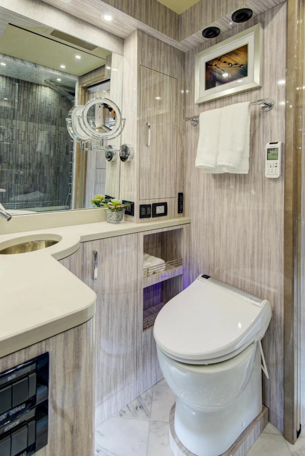 2022 Prevost Star X3 Motorhome - Image 17