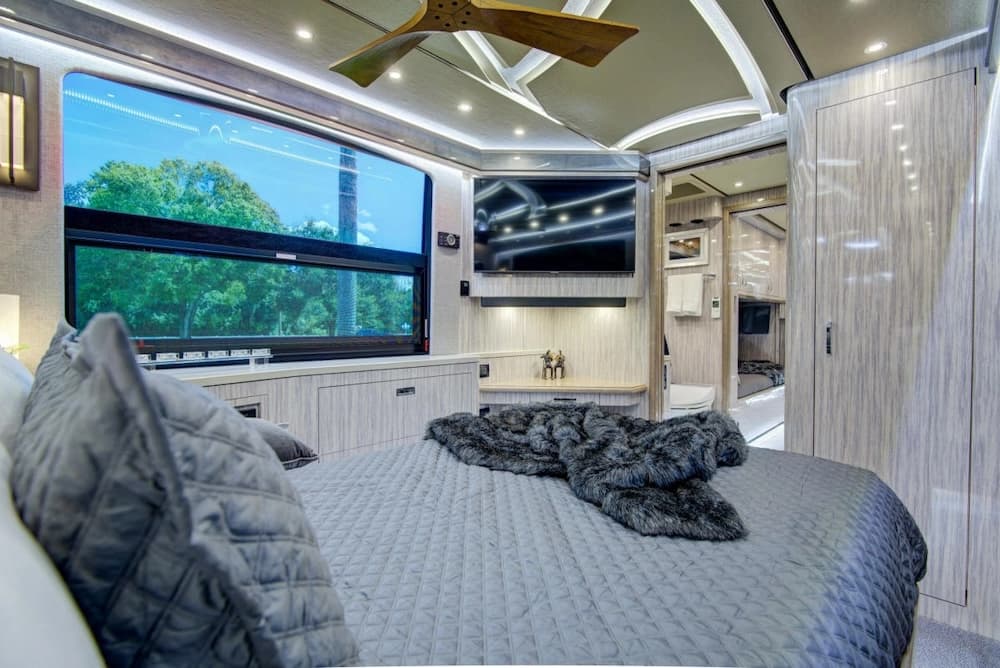 2022 Prevost Star X3 Motorhome - Image 20