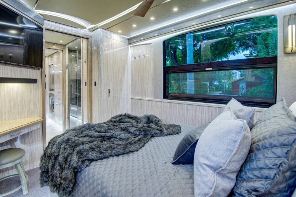 2022 Prevost Star X3 Motorhome - Image 21