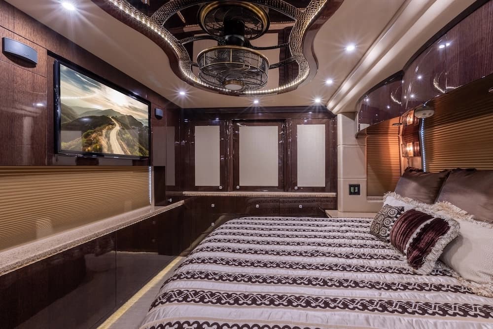 2013 Prevost Millennium H3-45 Motorhome - Image 6
