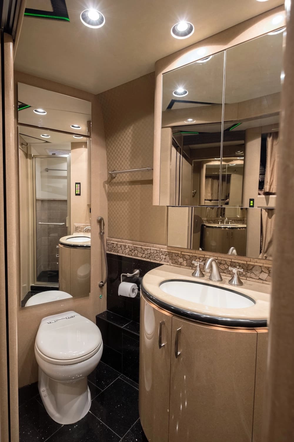 2007 Prevost Marathon XLII Coach - Image 11