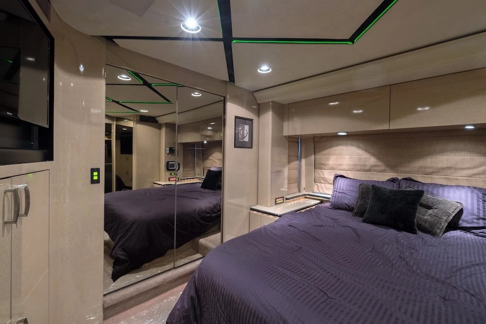 2007 Prevost Marathon XLII Coach - Image 14
