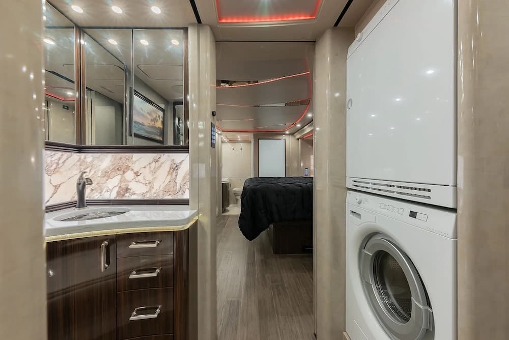 2018 Prevost Marathon H3-45 Motorhome - Image 12
