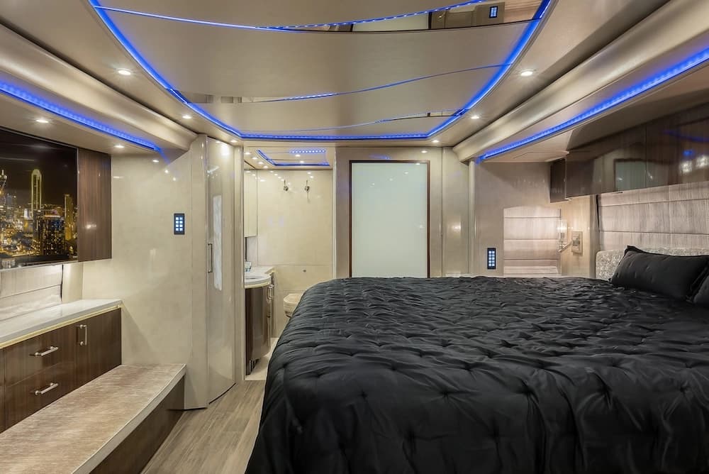 2018 Prevost Marathon H3-45 Motorhome - Image 13