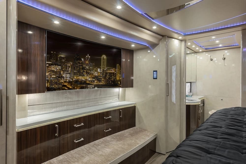 2018 Prevost Marathon H3-45 Motorhome - Image 14