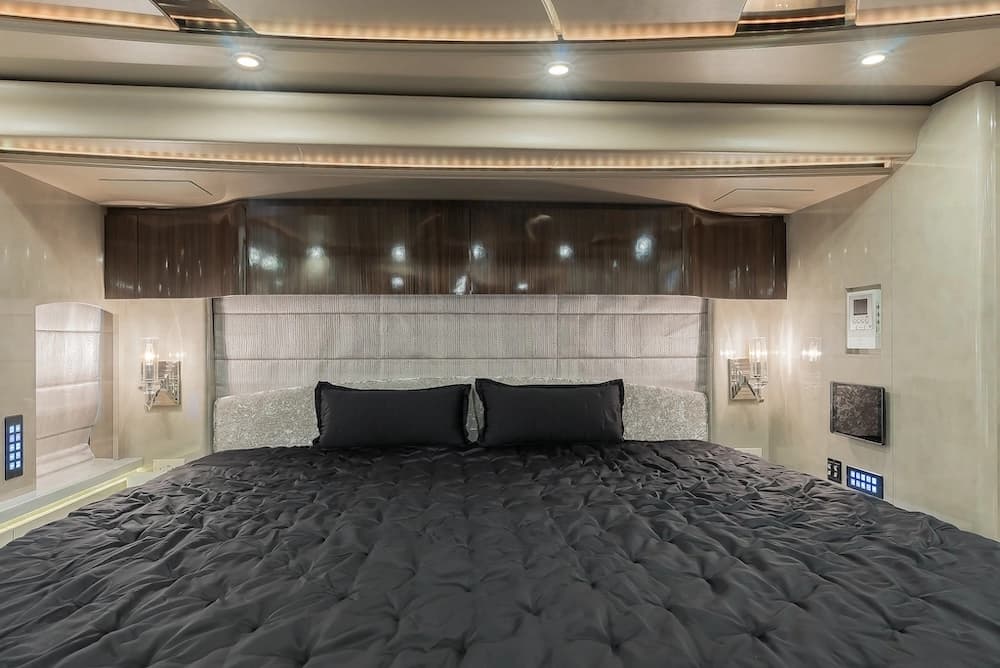 2018 Prevost Marathon H3-45 Motorhome - Image 16