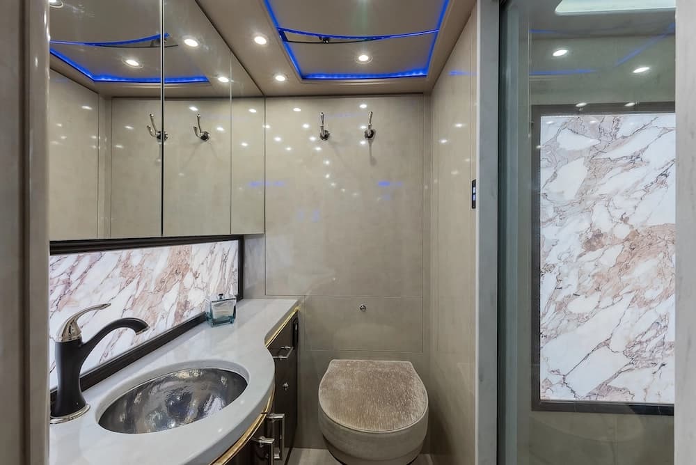 2018 Prevost Marathon H3-45 Motorhome - Image 17