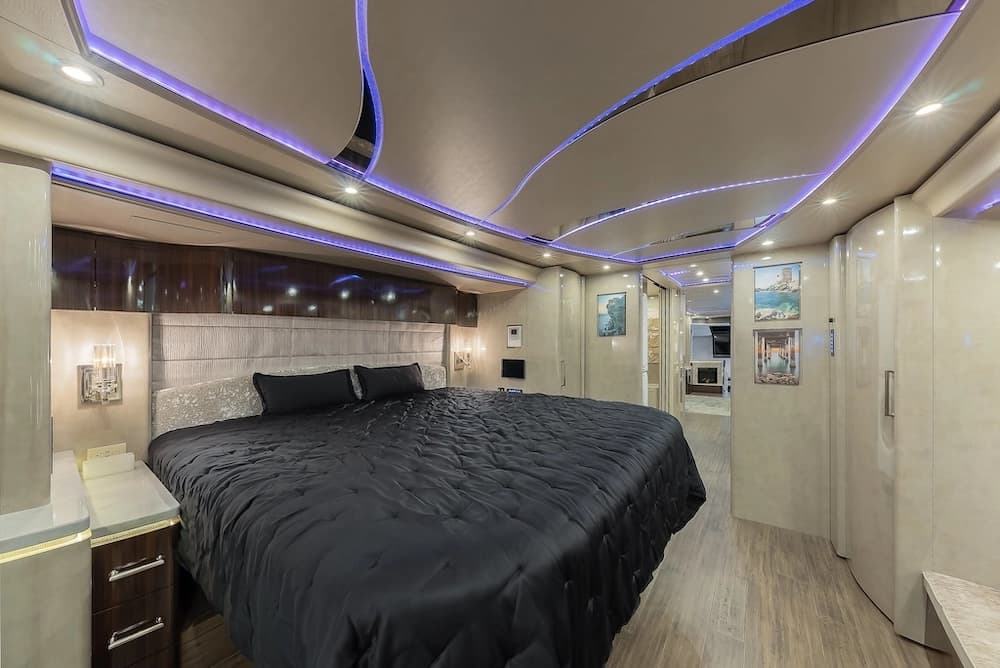 2018 Prevost Marathon H3-45 Motorhome - Image 20