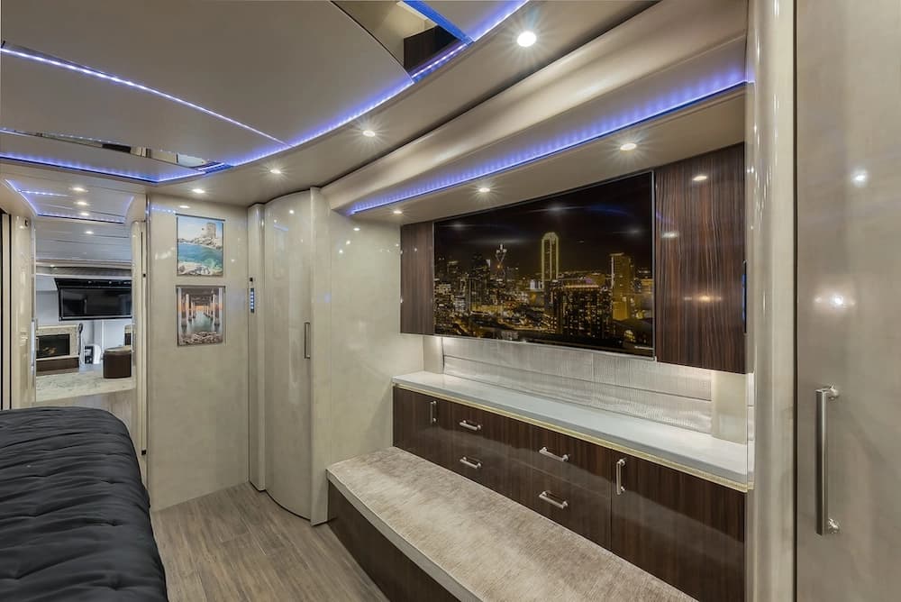 2018 Prevost Marathon H3-45 Motorhome - Image 21