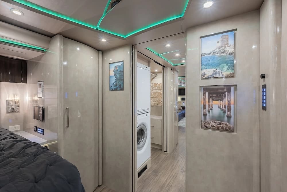 2018 Prevost Marathon H3-45 Motorhome - Image 22