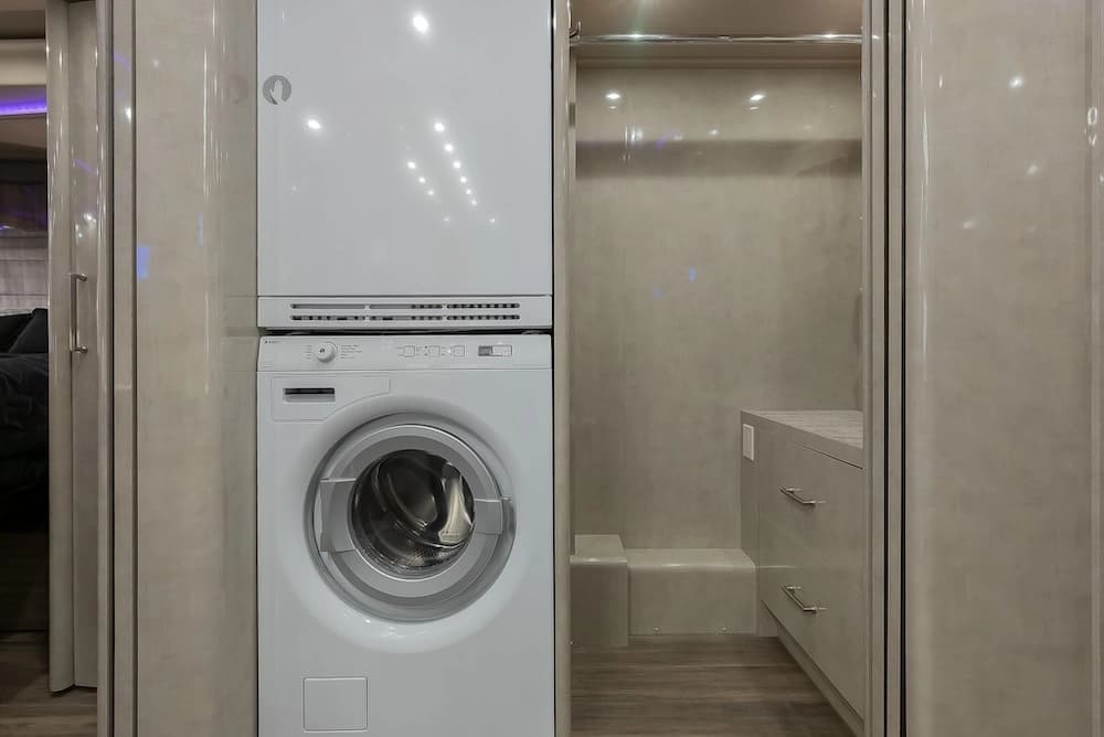 2018 Prevost Marathon H3-45 Motorhome - Image 23
