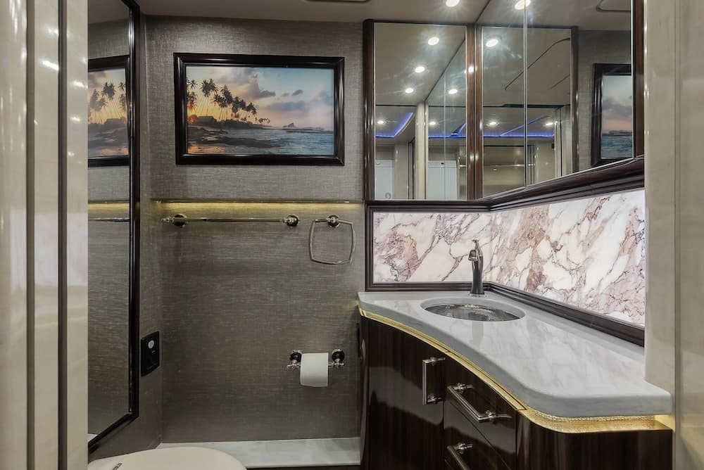 2018 Prevost Marathon H3-45 Motorhome - Image 24