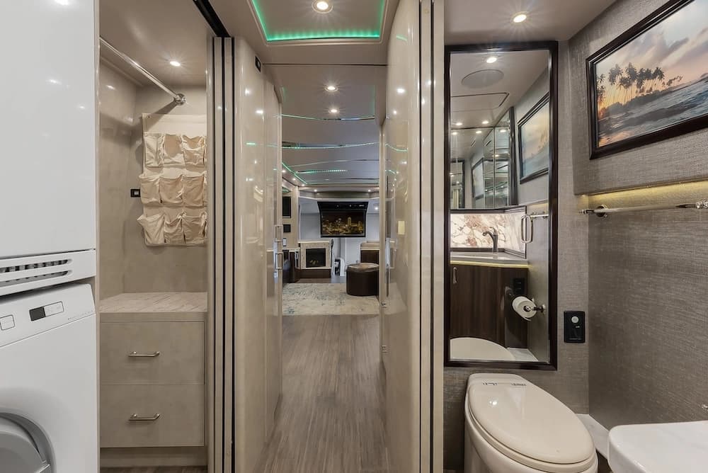 2018 Prevost Marathon H3-45 Motorhome - Image 25