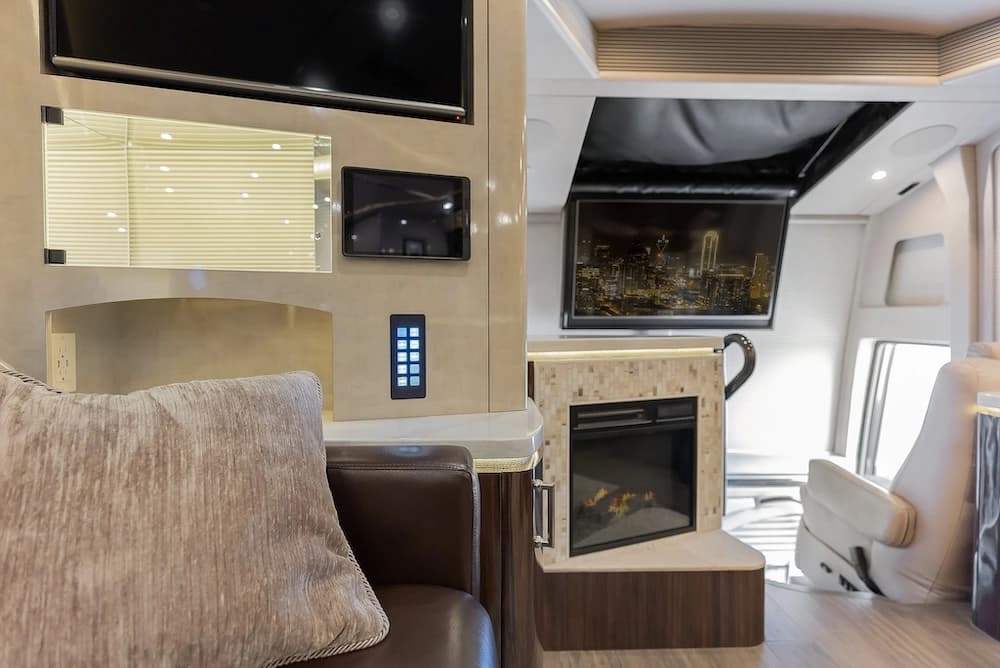 2018 Prevost Marathon H3-45 Motorhome - Image 30