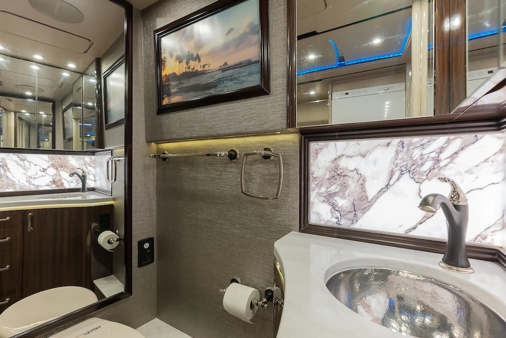2018 Prevost Marathon H3-45 Motorhome - Image 38