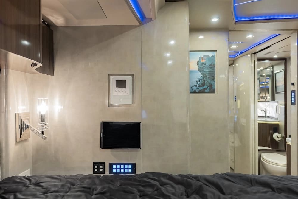 2018 Prevost Marathon H3-45 Motorhome - Image 40