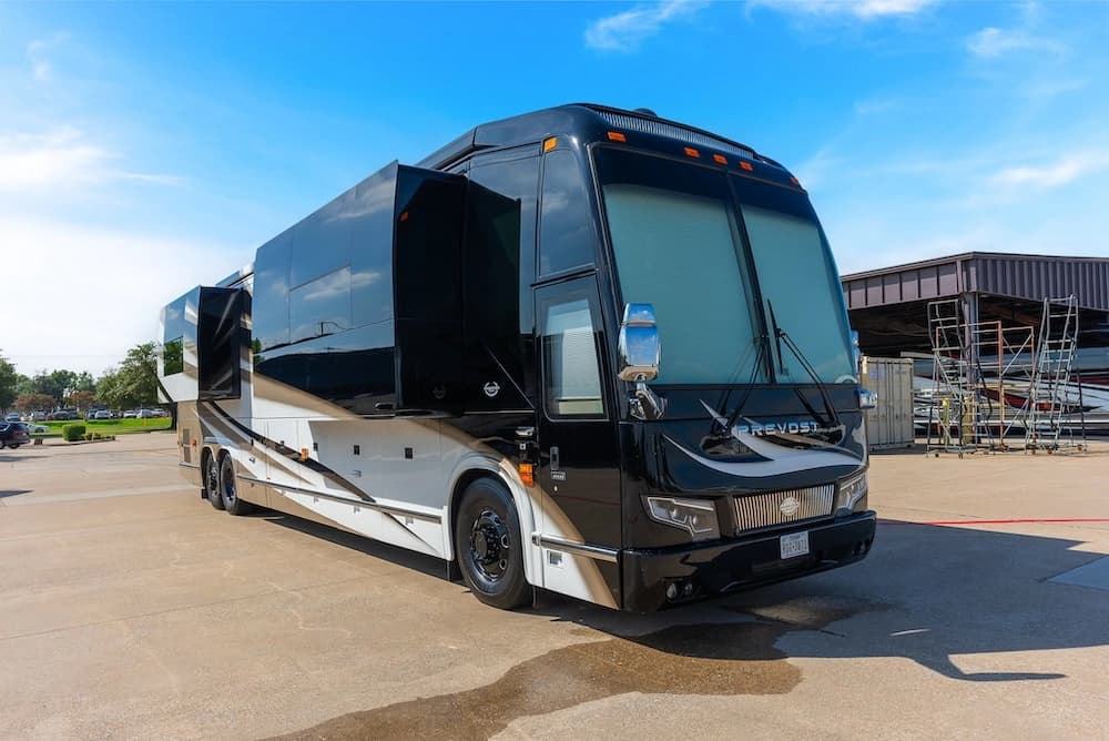 2018 Prevost Marathon H3-45 Motorhome - Image 46