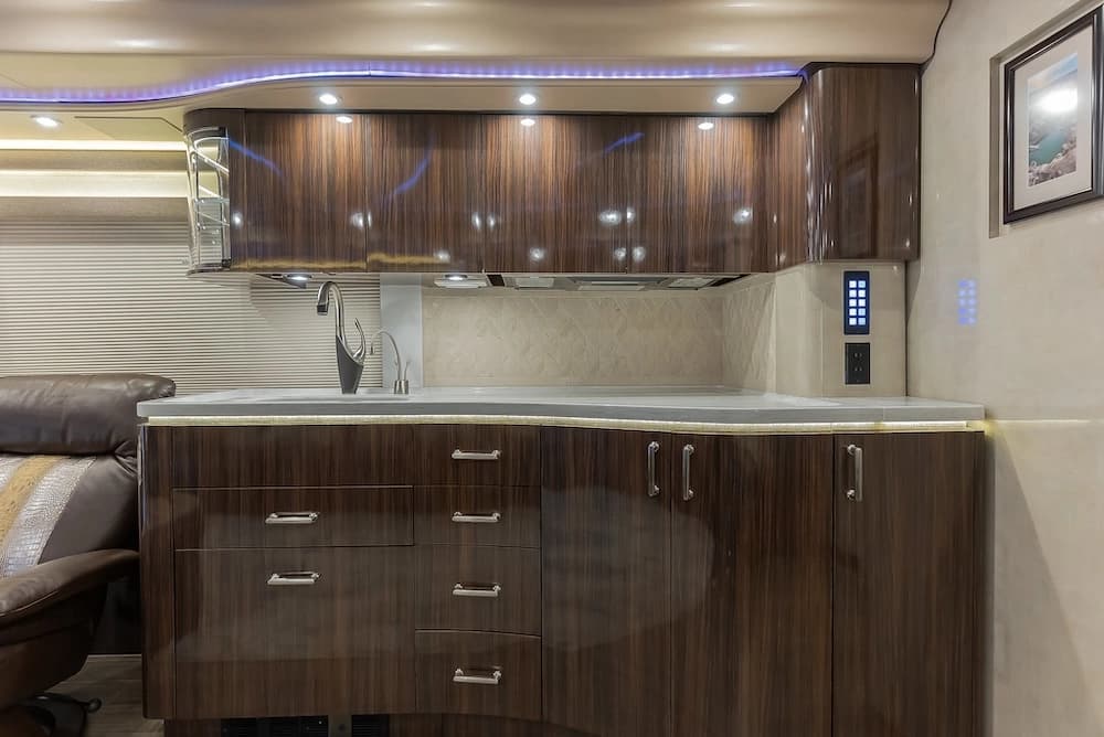 2018 Prevost Marathon H3-45 Motorhome - Image 9
