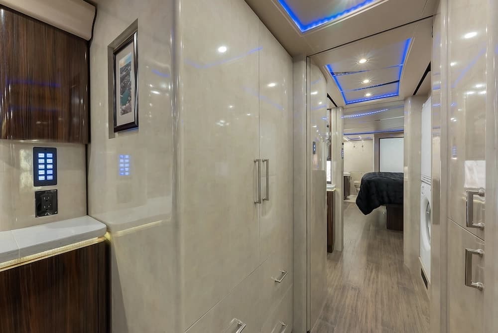 2018 Prevost Marathon H3-45 Motorhome - Image 10