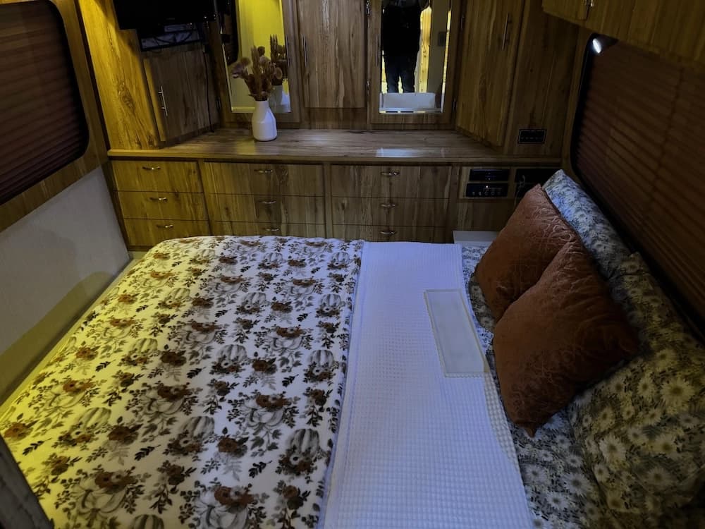 1987 Prevost Angola XL 40 Motorhome - Image 11