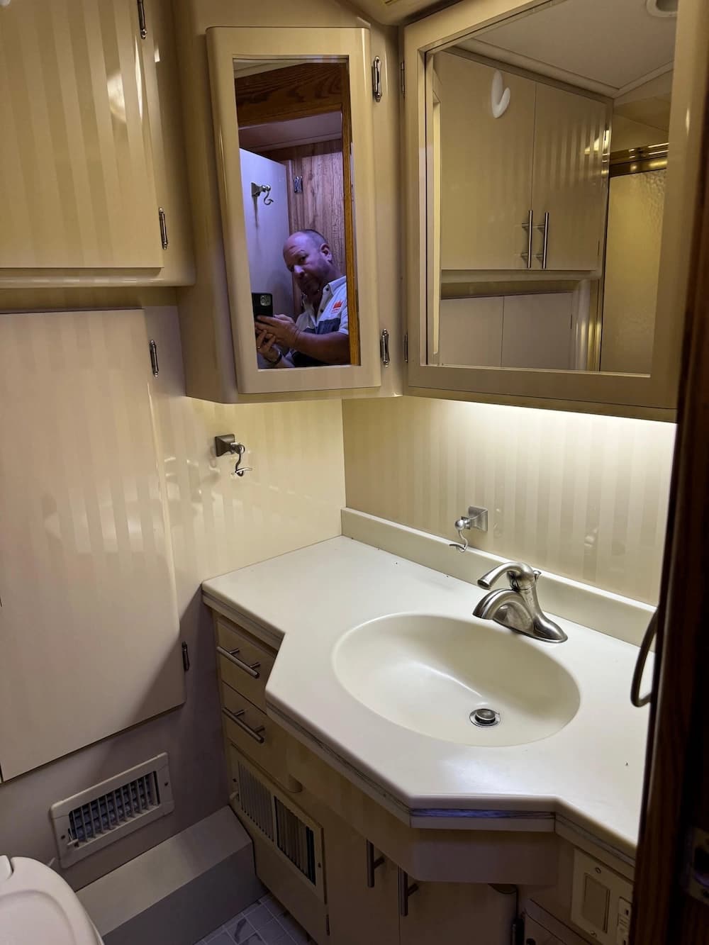 1987 Prevost Angola XL 40 Motorhome - Image 13