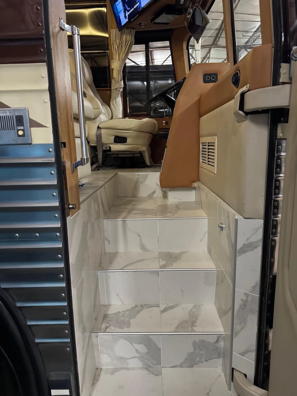 1987 Prevost Angola XL 40 Motorhome - Image 7