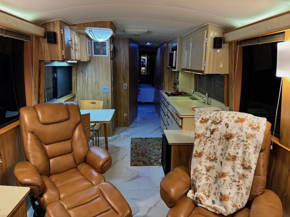1987 Prevost Angola XL 40 Motorhome - Image 9
