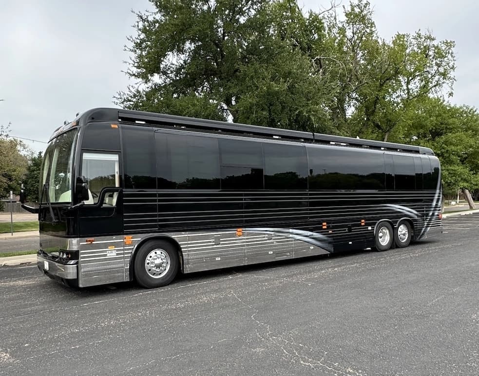 2007 Prevost Teschner XLII Motorhome - Image 1