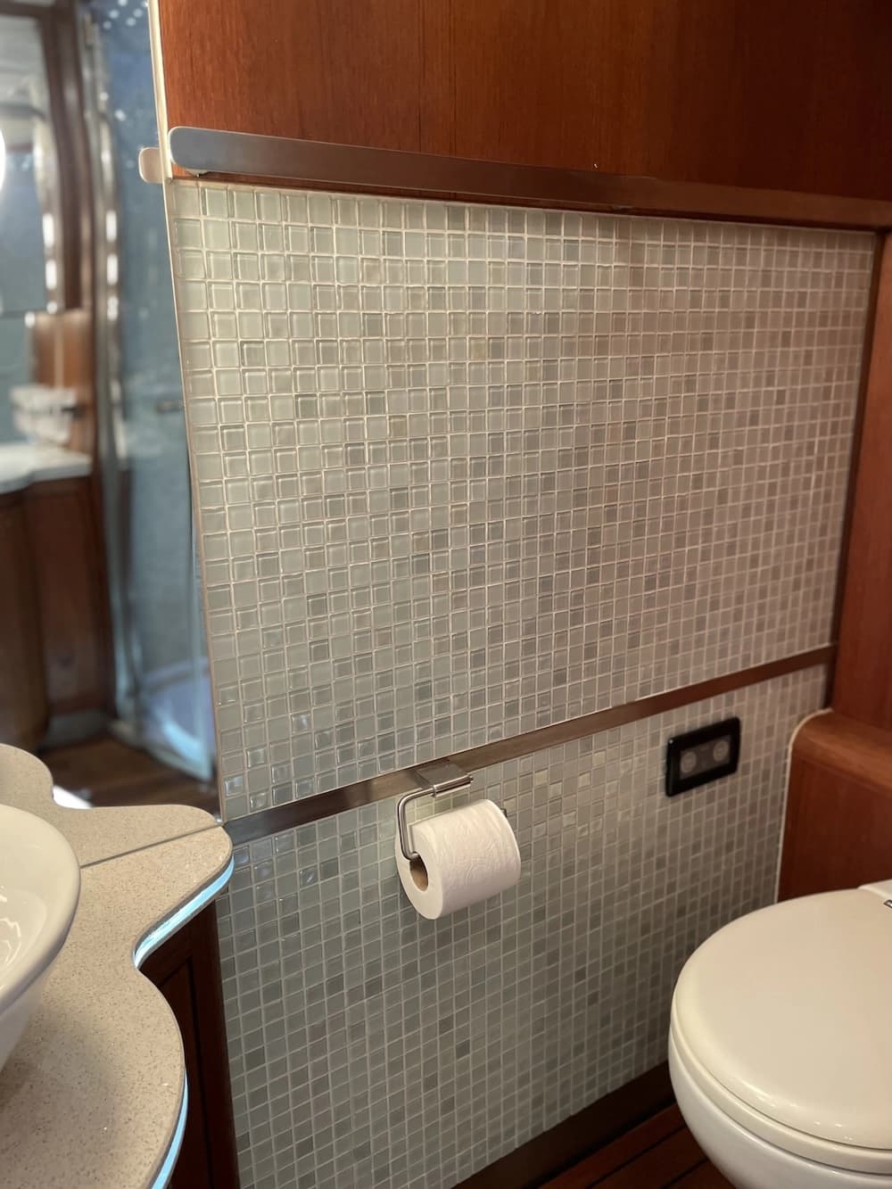 2007 Prevost Teschner XLII Motorhome - Image 16