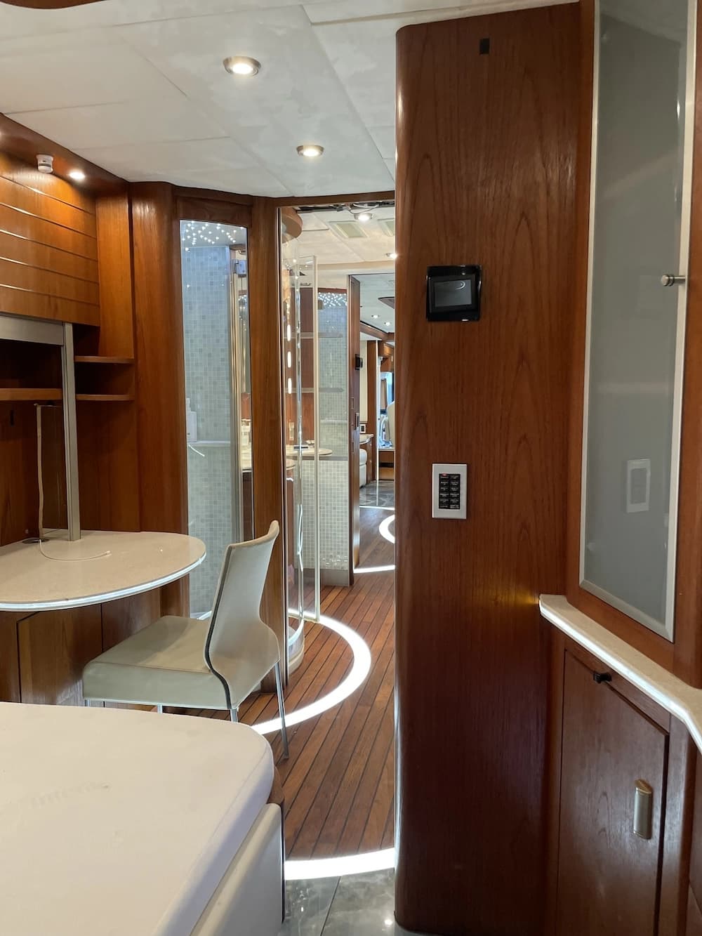 2007 Prevost Teschner XLII Motorhome - Image 19