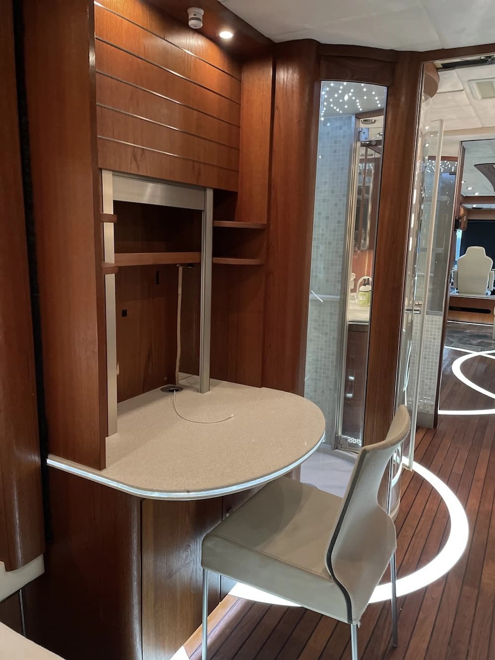 2007 Prevost Teschner XLII Motorhome - Image 20