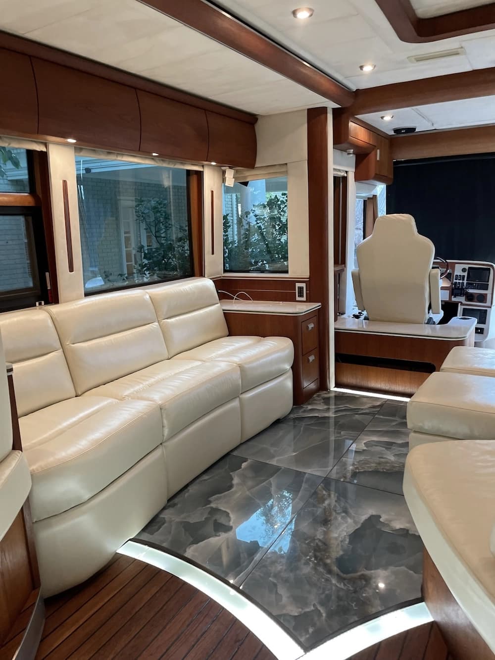 2007 Prevost Teschner XLII Motorhome - Image 23
