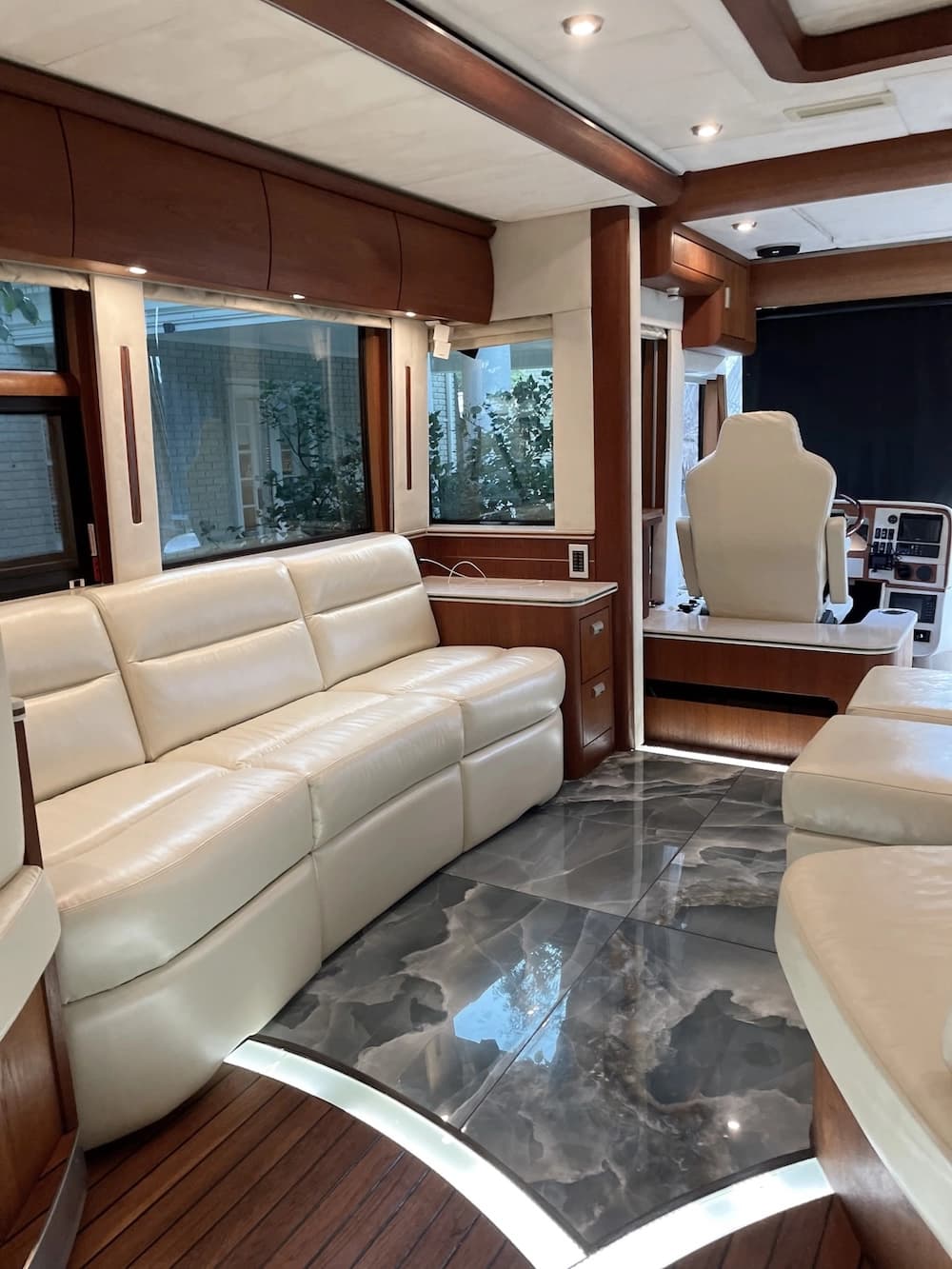 2007 Prevost Teschner XLII Motorhome - Image 24