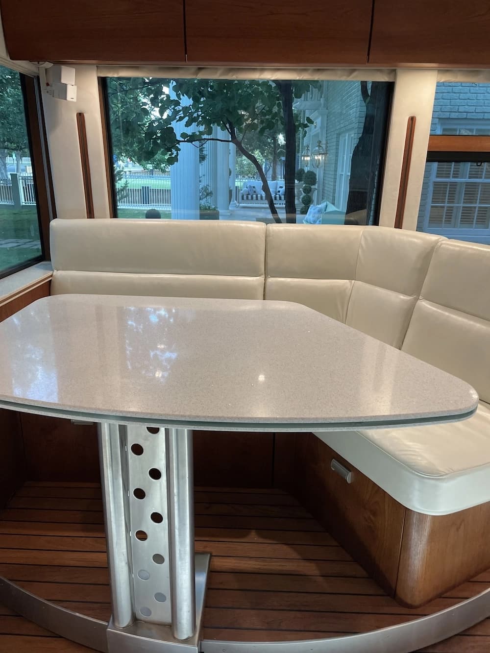 2007 Prevost Teschner XLII Motorhome - Image 25