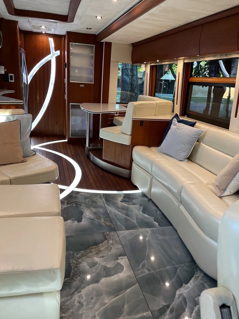 2007 Prevost Teschner XLII Motorhome - Image 27