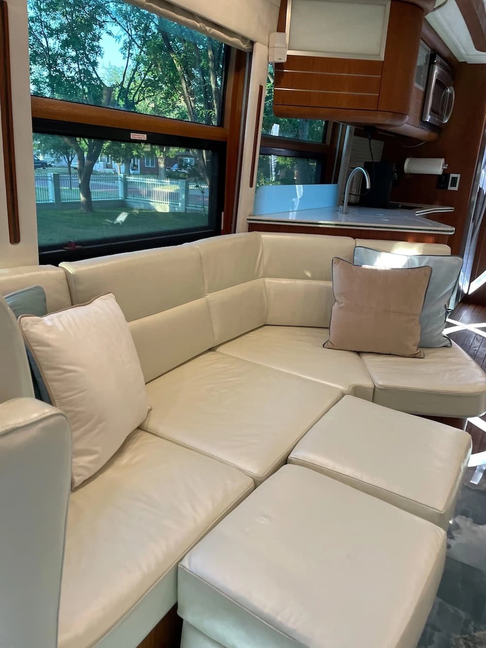 2007 Prevost Teschner XLII Motorhome - Image 28
