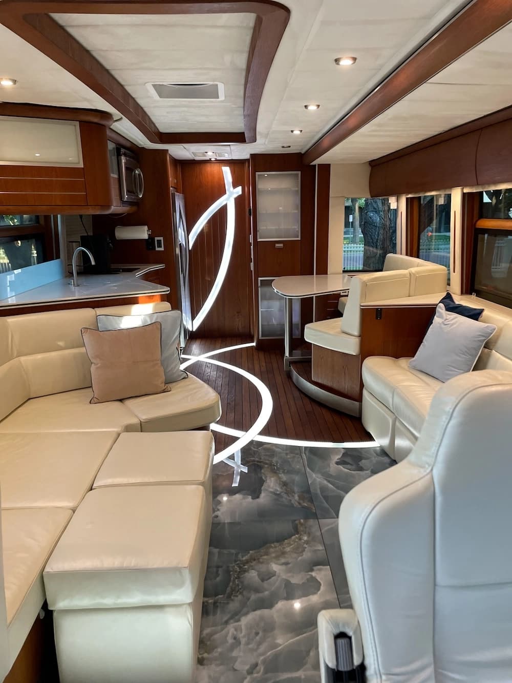 2007 Prevost Teschner XLII Motorhome - Image 29