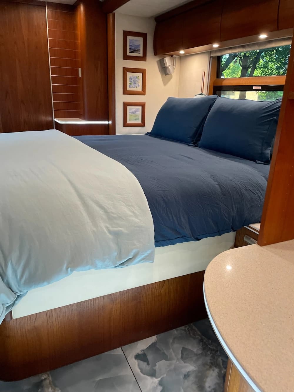2007 Prevost Teschner XLII Motorhome - Image 31