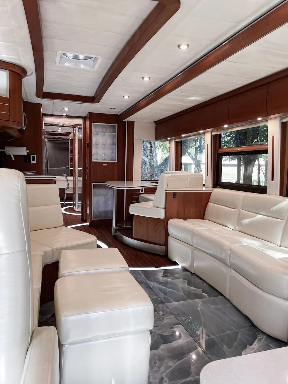 2007 Prevost Teschner XLII Motorhome - Image 7